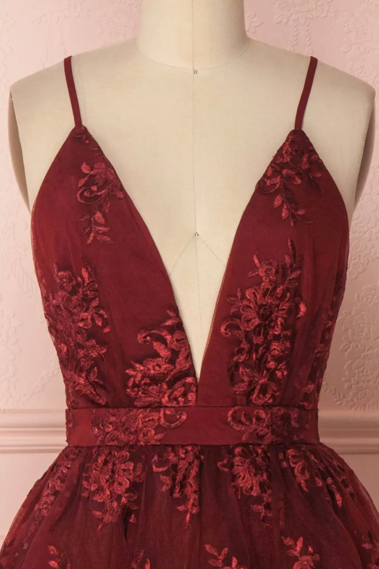 Burgundy V-Neck Lace Short Backless Prom Dress Cute Lace Party Dress