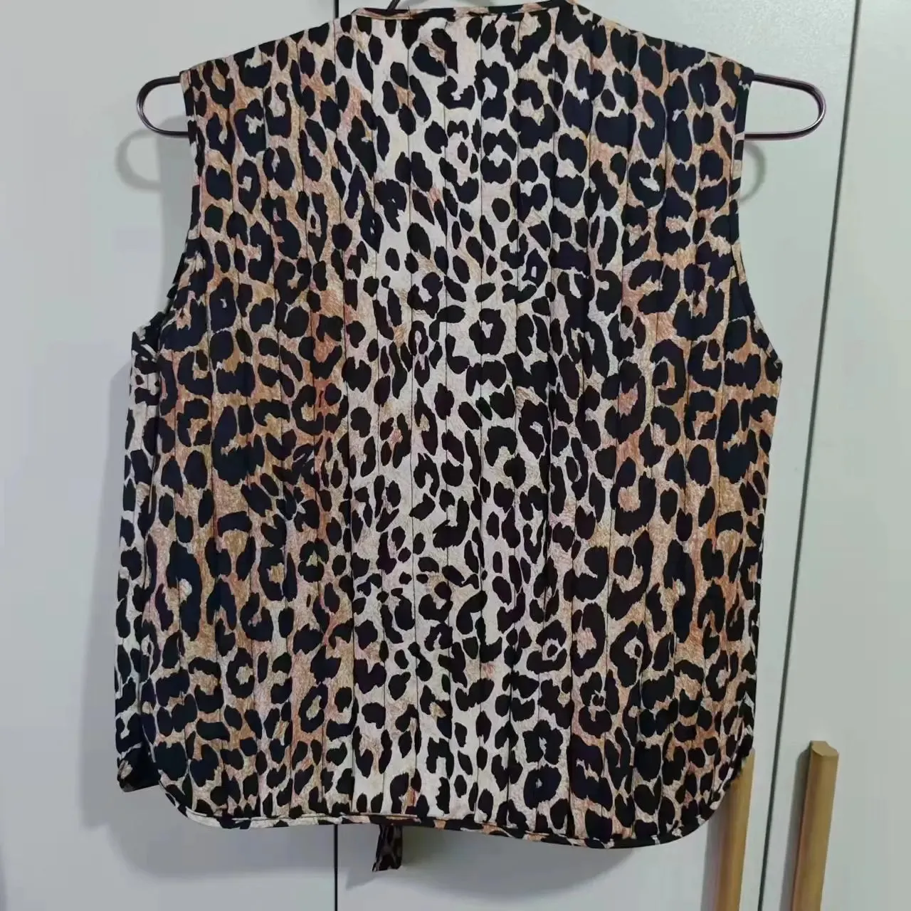 Fashionkova  Spring/Summer  2024 New Women's V-neck Bow Decoration Fashion Leopard Pattern Vest