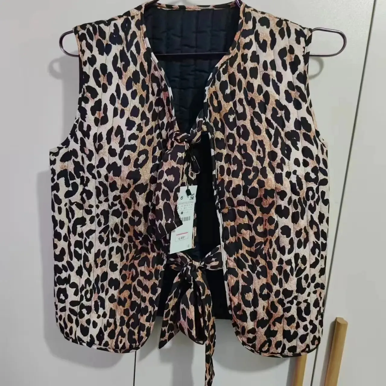 Fashionkova  Spring/Summer  2024 New Women's V-neck Bow Decoration Fashion Leopard Pattern Vest