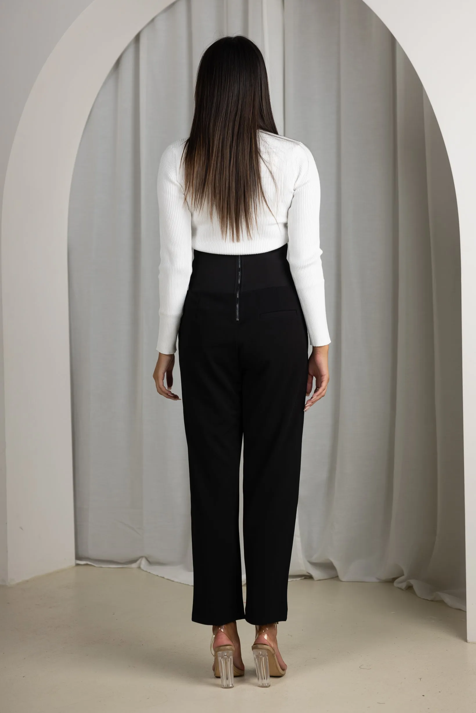 Modelle/Move High Waist Straight Leg Pants